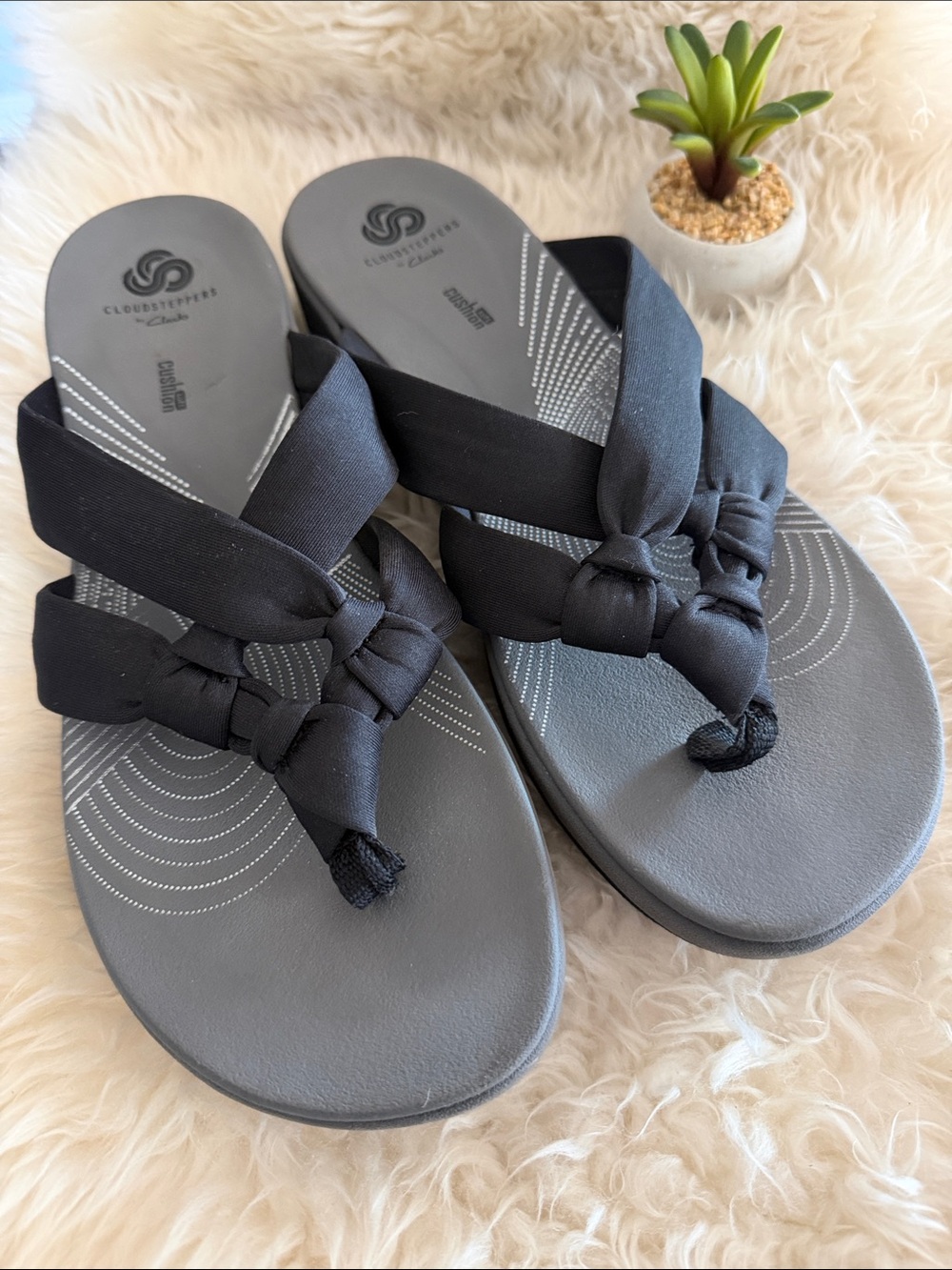 Cloudsteppers by Clarks wms 10M Sandals black Soft Cushion Concave Heelbed 2”hee - Picture 5 of 6
